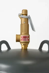 Automa AT1000L Level Type Safety Valve, bronze body, preset pressure: 150psi, mounted on a 1000-liter vertical air receiver tank